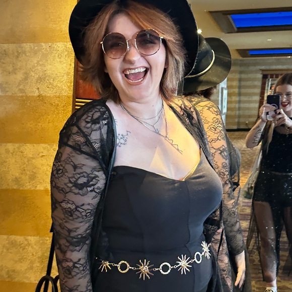 Meet your Posher, Emma - Picture 1 of 2